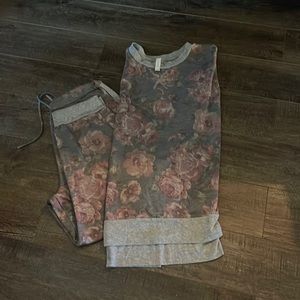 Cozy honey me set size large, light weight long sleeve top and joggers